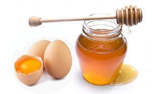Cách trị nám bằng mật ong với lòng trắng trứng vô cùng đơn giản